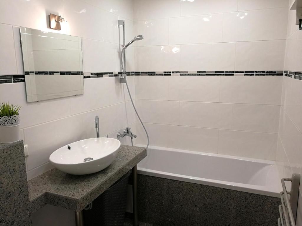 Апартаменты Cozy apartment with stained glass Вильнюс-58