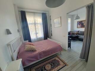 Апартаменты Cozy apartment with stained glass Вильнюс Апартаменты-студио-2